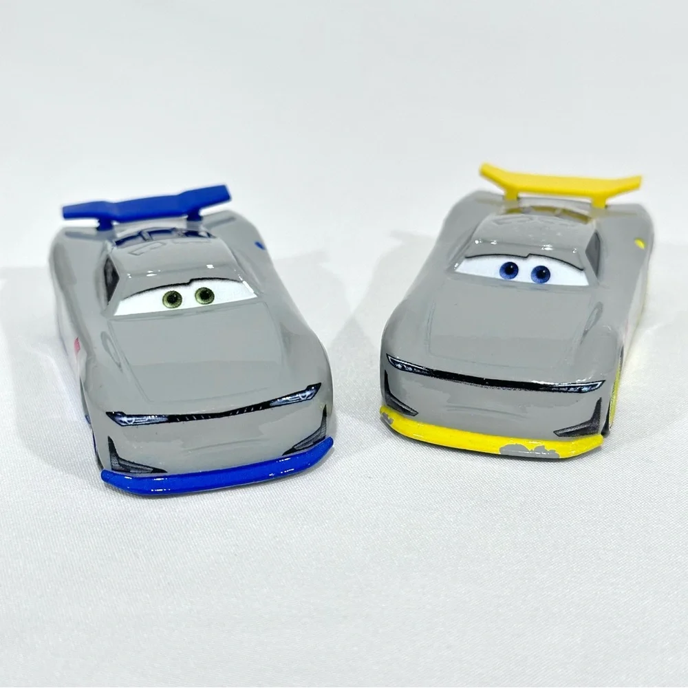 Disney Pixar Cars 3 Trainees Jae #94 & Ernesto #25 Die-cast Mattel